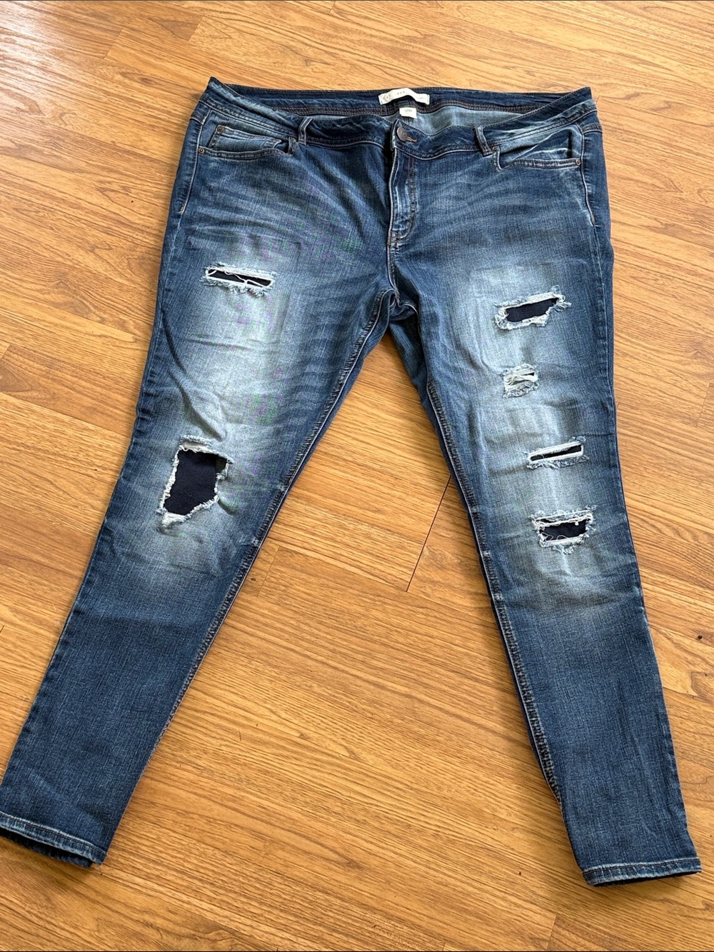 Women’s Distressed Curvy Skinny Jeans - Dark Blue Size 18